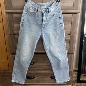 4short AE light washed blue mom jeans
